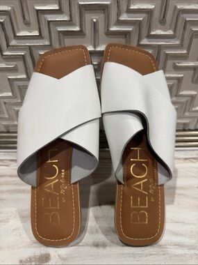 Beach by Matisse White Crisscross Slide Sandals with Tan Footbed